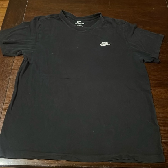Nike black tee - Picture 2 of 4